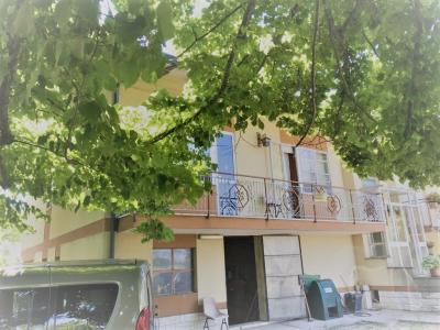 Porzione di bifamiliare con terreno